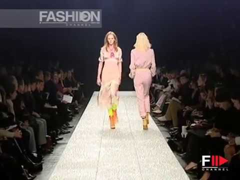 "Moschino - Cheap & Chic" Autumn Winter 2003 2004 Milan 1 of 3 Pret a Porter by FashionChannel.mov
