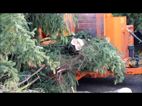 Valtra N142 Direct mit Starchl Holzhacker MK62