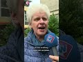 Auto van helling geduwd, fietser zwaargewond | #shorts