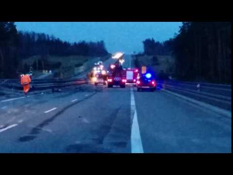 Wypadek autostrada A1 (ciężarówka leży na boku)