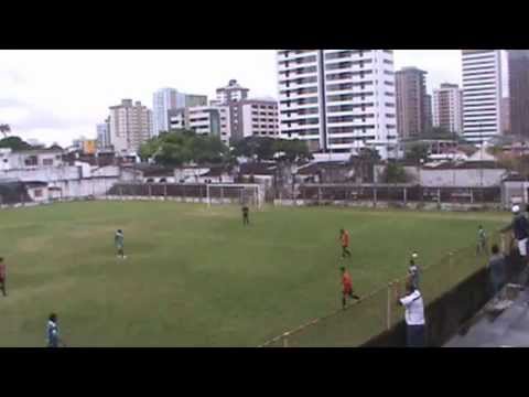 Melhores momentos do zagueiro Vinicius.