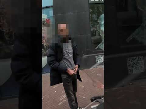 Politie | wildplassen midden op het plein | #bureauutrecht