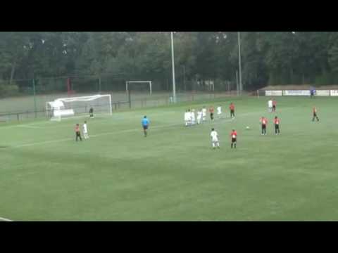 Heerlijke vrije trap bij de jeugd van NEC - Nidal