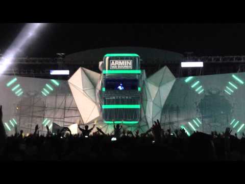 Freaked vs Skyfire (Armin van Buuren Mashup) (Samsung S4 Launch Event Istanbul)