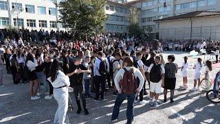 Смолянски училища избраха да дарят надежда вместо цветя на учителите