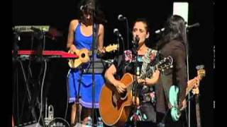 Presentación - Julieta Venegas en el Vive Latino 2010 - Amores perros (Me van a matar)