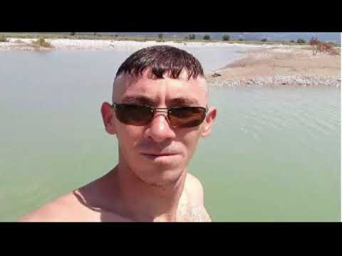 Njëra nga gratë i thoshte djalit “hajdut pulash”