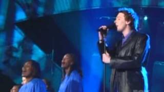 Clay Aiken sings Bridge Over Troubled Water on the AI2 Finale