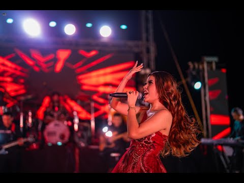 Isaveli Laina - Tiene Espinas El Rosal (En Vivo)