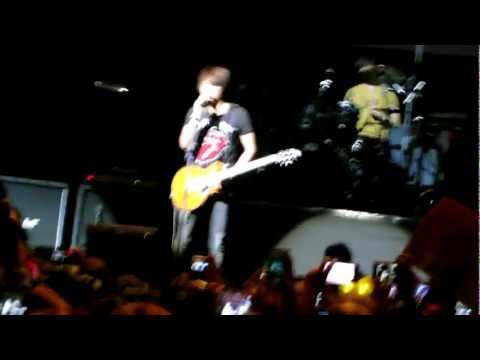 22/09/12 CNBLUE Live In London - introduction in English