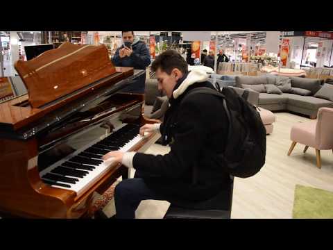 New Piano Medley at Berlin Furniture Store – Thomas Krüger
