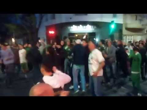 "no lo traten de entender, esquina de gainza y avellaneda.." Barra: La Banda 100% Caballito • Club: Ferro Carril Oeste