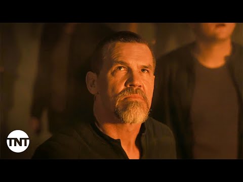 The Harkonnens Attack House Atreides on Arrakis [CLIP] | Dune (2021) | TNT