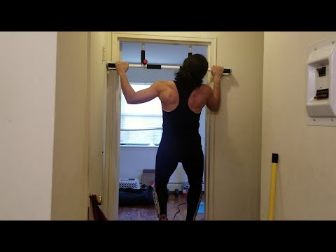 MUSCLES & MAKEUP: 27-Minute Bodyweight Workout + Gerard Cosmetics (GIVEAWAY)