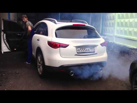 Infiniti fx37s Invidia exhaust, warming up.