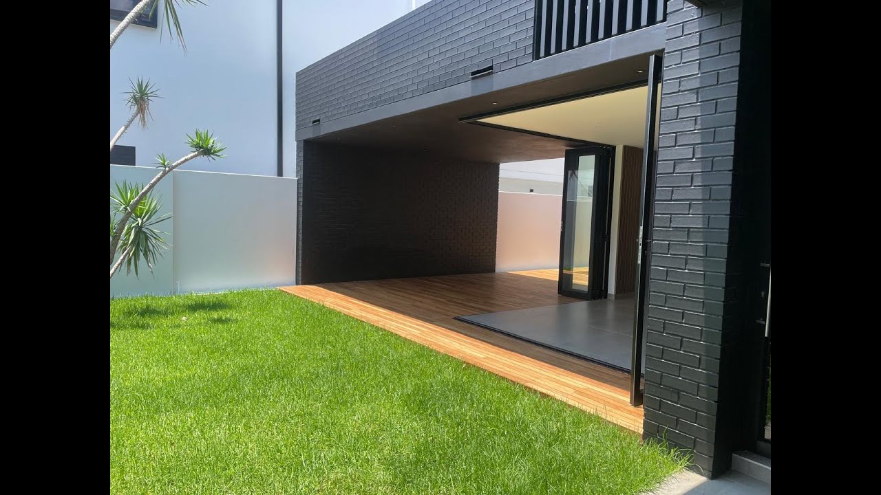 4 Bed Townhouse Property for Sale in Bryanston, Sandton (Gauteng)