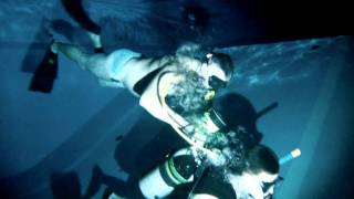 preview picture of video 'Večerní potápění v bazénu v Bílině'