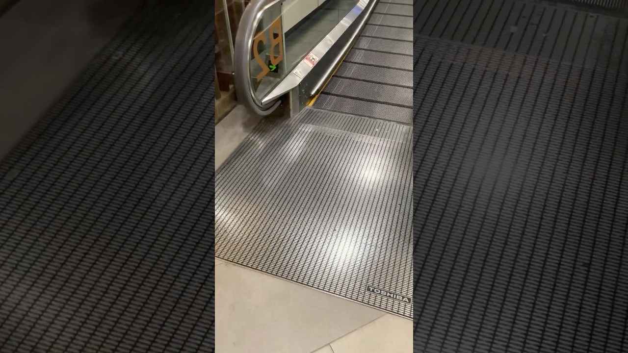 Toshiba TOSWAY Autoroad ARD-S-S1000 Travelator/Moving Walkway (B2-B1) - Great World City, Singapore