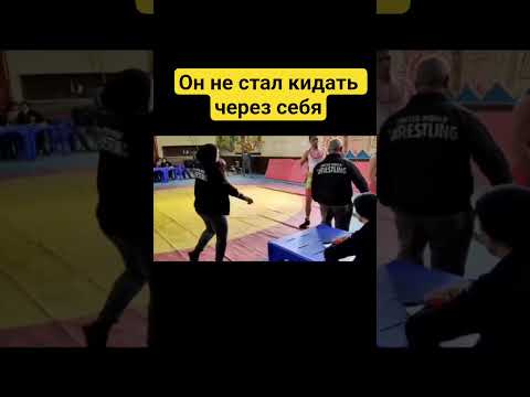 Когда ты уже побил не нужно перебарщивать,это спортсмены сделал дело#sports #shorts