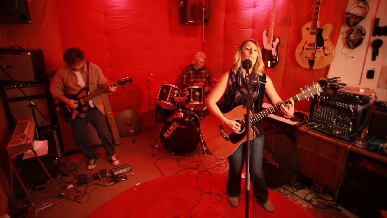 Promotional video thumbnail 1 for Tara Snow