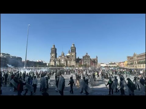 Clashes against police as thousands of Gen Z protesters gather on Zocalo Square | AFP