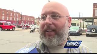 Leavenworth residents celebrate 'Back the Blue' day