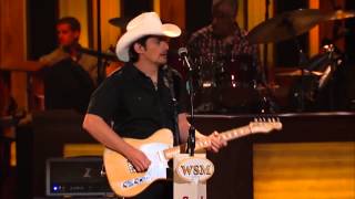 008 Brad Paisley    I&#39;m Gonna Miss Her  Live at the Grand Ole Opry