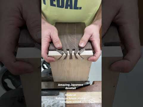 A great set of Japanese dovetails made at the school by our student Tom. IG 👉🏼 @katoinman_woodwork