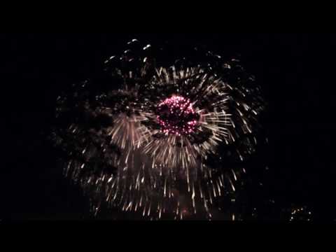 Großfeuerwerk 2012.  Über Oberndorf am  Neckar,  vom Aussichtspunkt Schillerhöhe aus gefilmt.