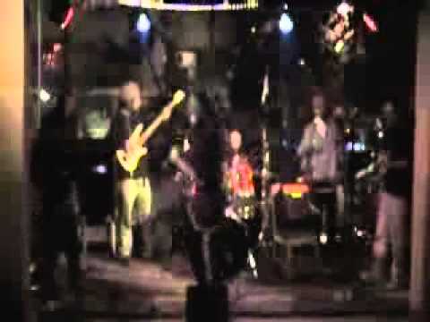 Oskr T & Sonido Negro - Jah Rastafari (es su nombre) En Vivo