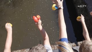 Annica Sonderhoff berichtet im TV über das 15. Zeitzer Quietscheenten-Rennen am Mühlgraben in Zeitz für Kinder
