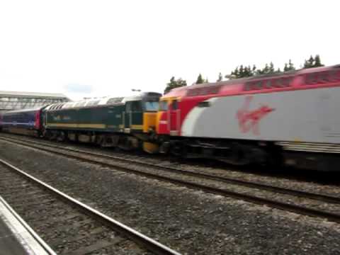 5Z70 Virgin 57308 & FGW Green 57604 pass Newbury 03/10/09