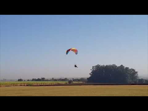 Passagem baixa e pouso voo 236 de Paramotor IKE Costa