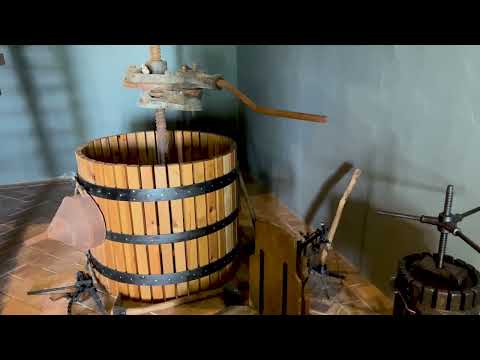 How Portuguese wine (Vinho) is made | Portugal Produce