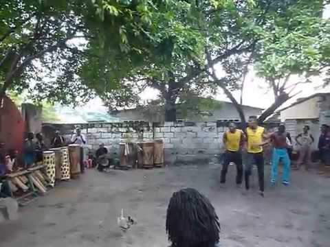 Traditional Congolese Dance - Ballet Arumbaya Ndendeli