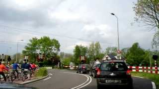 preview picture of video 'Spoorwegovergang Lisse/ Dutch Railroad-/ Level Crossing/ Bahnübergang/ Passage a Niveau'