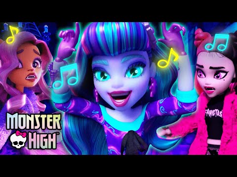 Nightmare Scare! (Music Video) ft. Twyla, Draculaura, Clawdeen, & Frankie  | Monster High