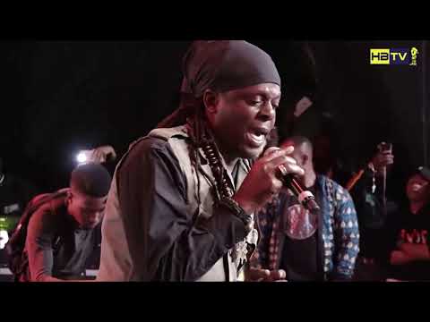 Richie Spice crying out for love  live performance