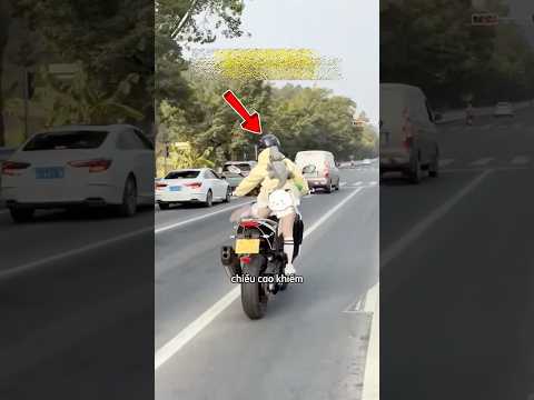 Cô gái điều khiển chiếc xe mô tô điêu luyện 😜 #shortsviral ￼