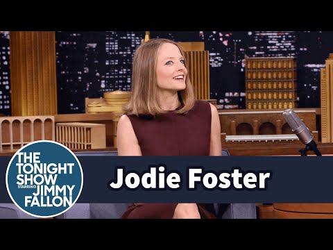 , title : 'Young Jodie Foster Couldn’t Get Robert De Niro to Talk'