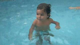 Yo sola en la pisci