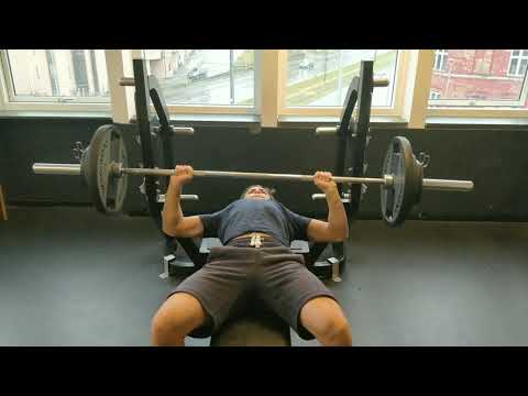 90 KG bench Press 6 reps, training for 110!