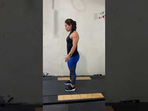 Reverse lunges to high knees jump