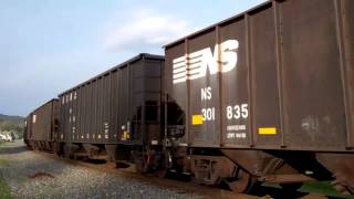 preview picture of video 'Norfolk Southern Coal Train With A Friendly Crew'