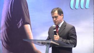 Pr. Gilson Brito - O Combate Inevitável