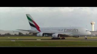 preview picture of video 'Emirates Airbus A380 Emergency - Perth Airport (HD)'