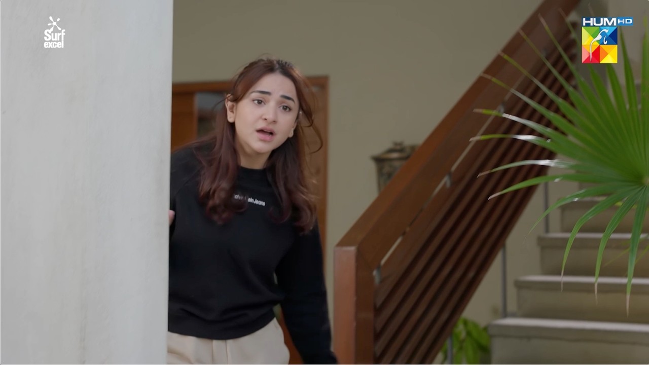 AD Sahab Ne Dia Kamal Ka Surprise...! Dekh Zara Pyar Se - HUM TV