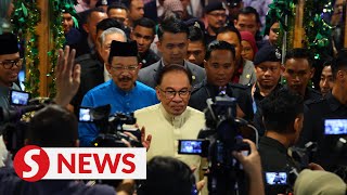 Download lagu Anwar attends PM’s Dept Madani Aidilfitri open house mp3