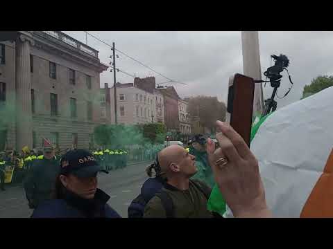 The moment Anti immigration demo meets counter demo in Dublin, May 6th.