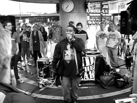 J Robinson at EODUB/Gangway Beatz Berlin event, Alexanderplatz, August 2009